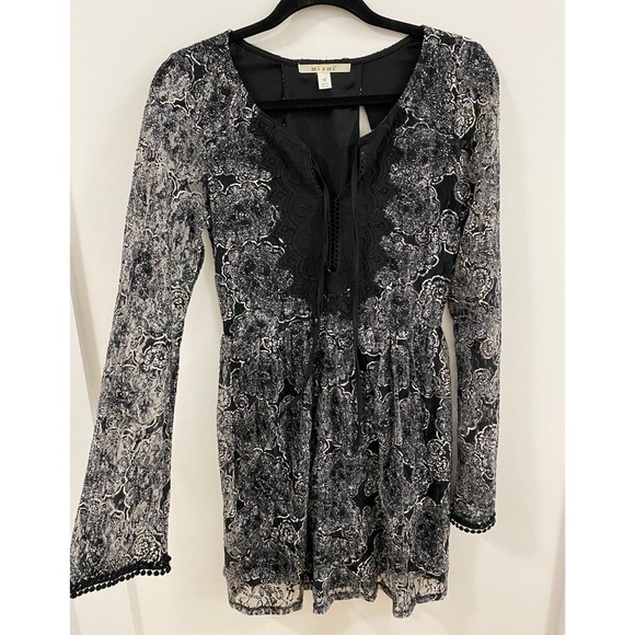 Francesca’s Black and White Dress Size Medium - Picture 2 of 6